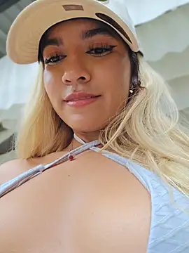 Pretty_roxxyy webcam