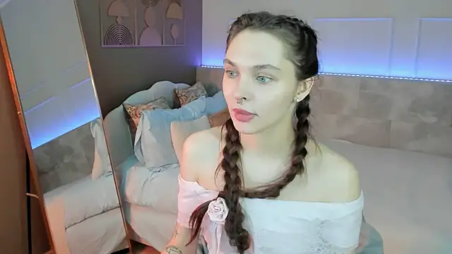 ChloeSunny webcam