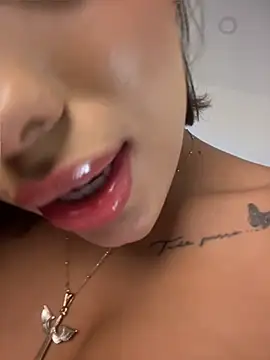 MystiqueXXX webcam