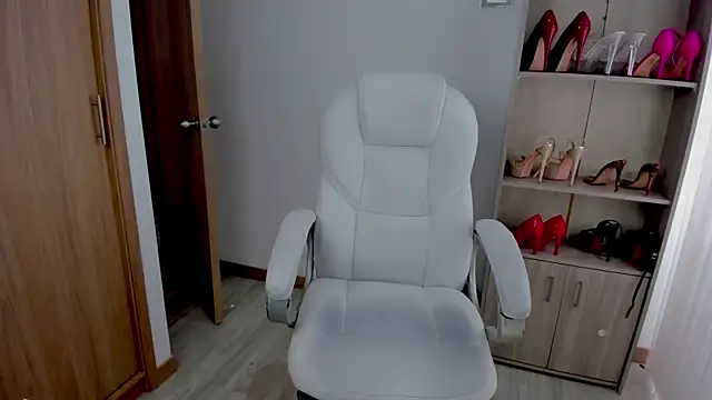 MissRhodes1 webcam