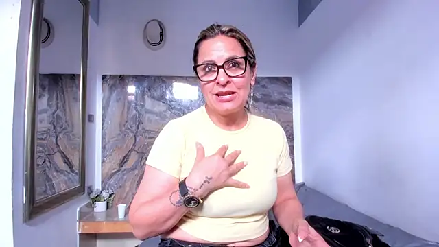 Agatha_Pleasure webcam