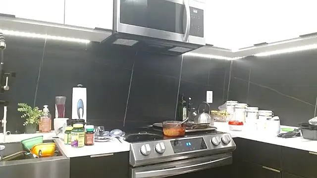 HazelSkyesChat webcam