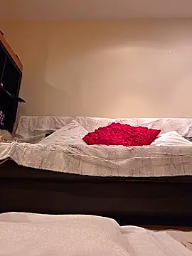 AureliaDoux webcam