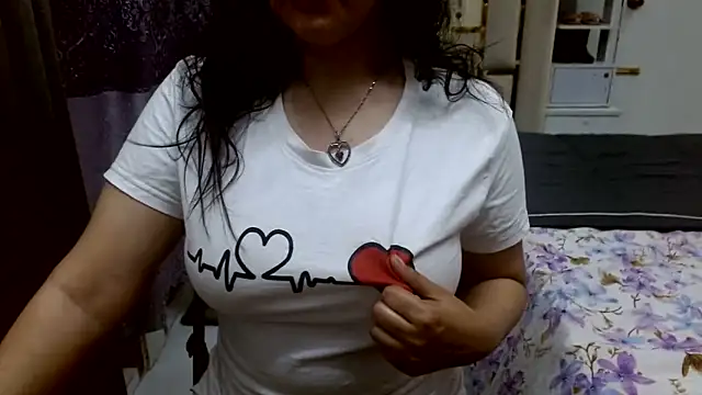 Lovelywife786 webcam