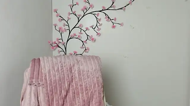 Lola_Saymyname webcam