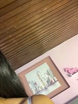 LunaMoore_Pink webcam