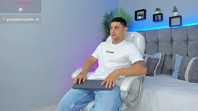 Alex_cute77 webcam