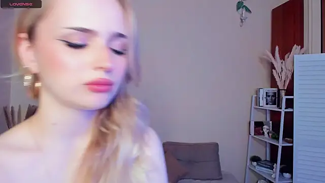 PorcelainBun webcam