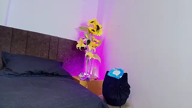 IrisRoses webcam