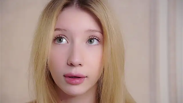 SunnivaCovil live sex cam