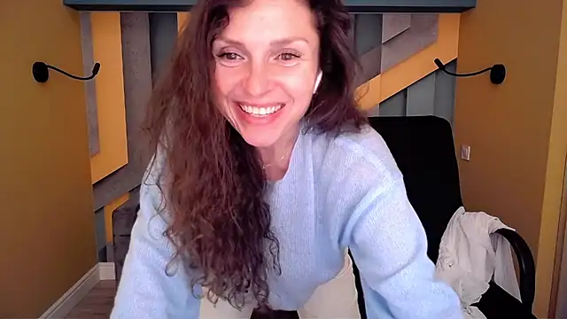 EllaLong webcam
