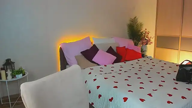 AlluringLookk webcam