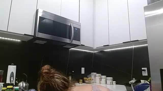 HazelSkyesChat webcam