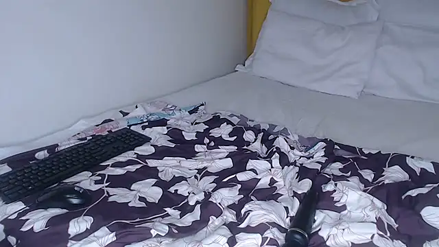 Bella_2025 webcam