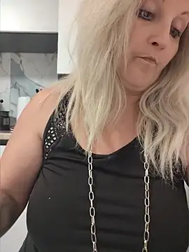 Divineblond webcam