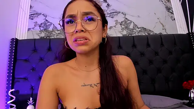 CarolineFyre webcam
