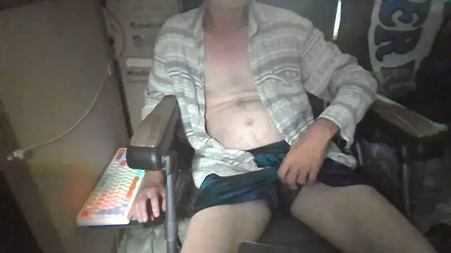 Lovyourpuss webcam