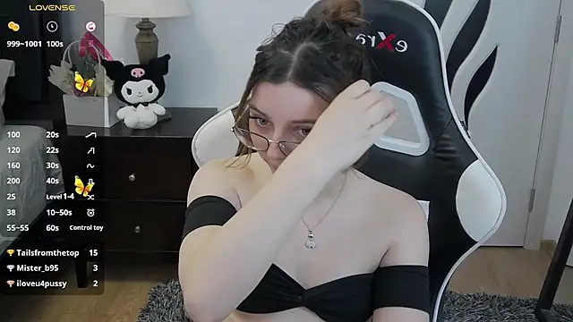 pretty_little_thing webcam