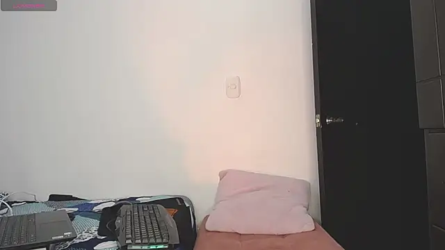 charlottekiss99 webcam
