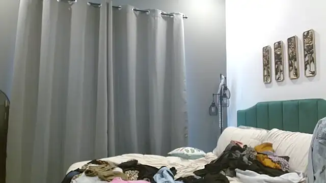 HazelSkyesChat webcam