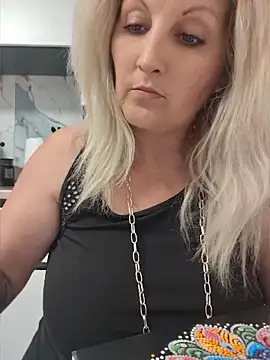 Divineblond webcam