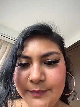 ItsEla333 webcam