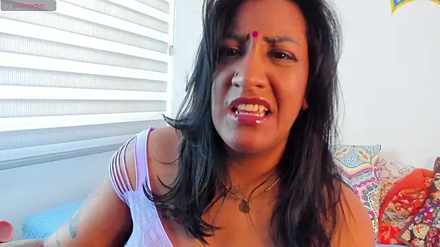 LadyNahir webcam