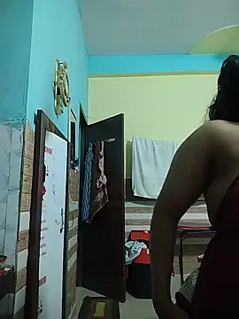 Yourshyriya webcam