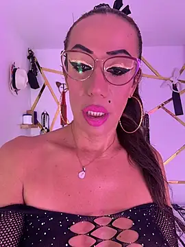 YOURSDEBORA webcam