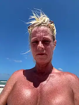 TiffaneyLove webcam