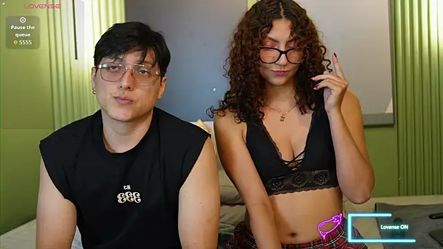 Mia_and_Belmonth webcam