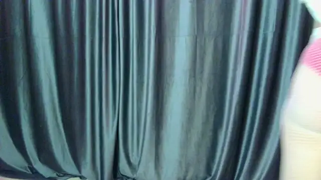 Layla_Muur webcam