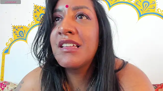 LadyNahir webcam