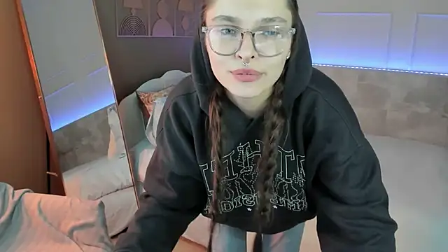 ChloeSunny webcam