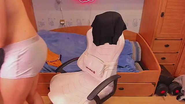 Dexter_Bennett webcam