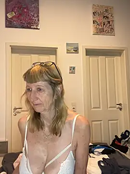 MatureKim webcam