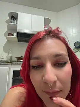 Amelie-RedHoney webcam