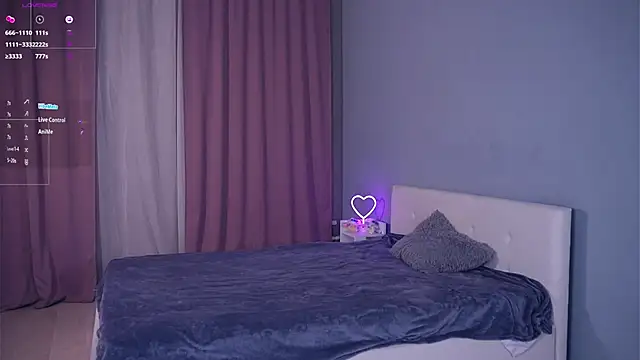 AccaCroyle live sex cam
