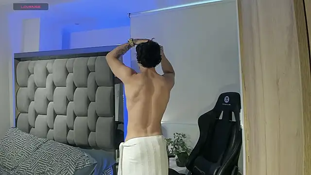 zack_lenox - Zack_lenox's free webcam - UK Sex Cams