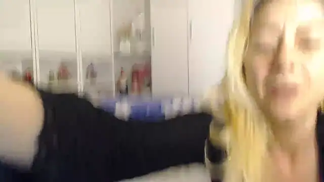 _karolynesyera_ - _karolynesyera_'s free webcam - UK Sex Cams