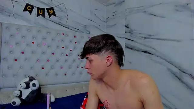 Ari_and_Storm webcam