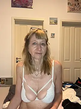 MatureKim webcam