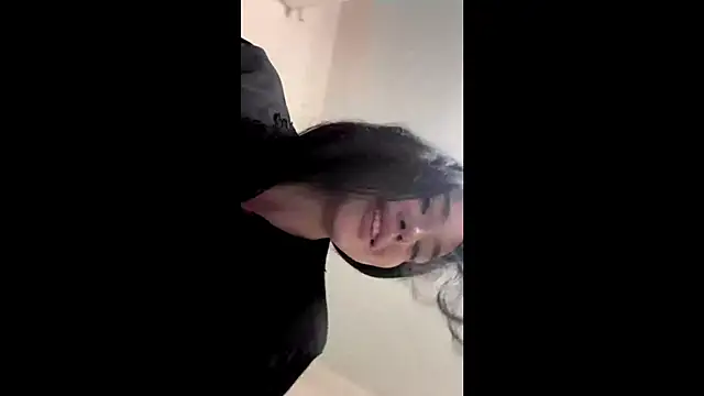 LilyVirelle webcam