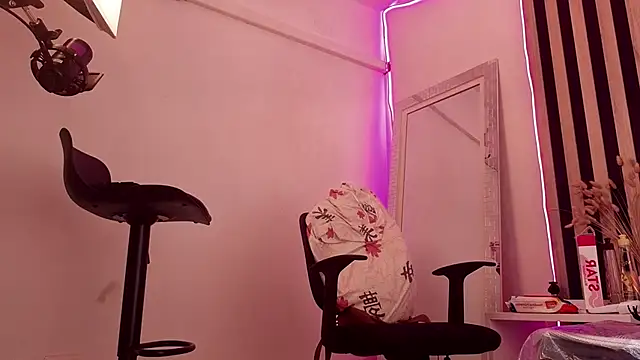 LeoTease webcam
