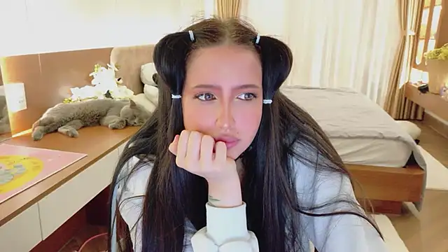 UR_MADDY_ONLINE webcam