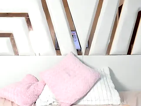MiaKleinX webcam