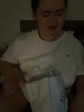 SummerHoney webcam