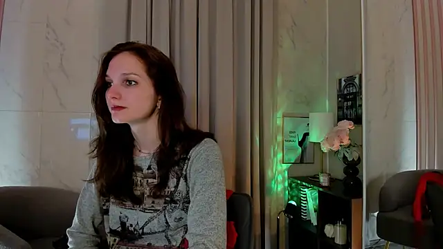 MirandaGlow webcam
