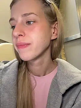 kira_mia webcam