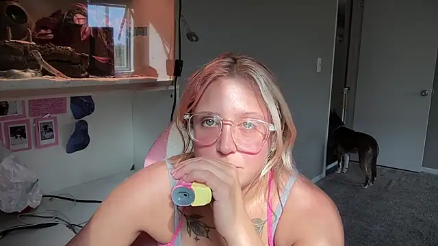 MUSCLEMOMMY1365 webcam